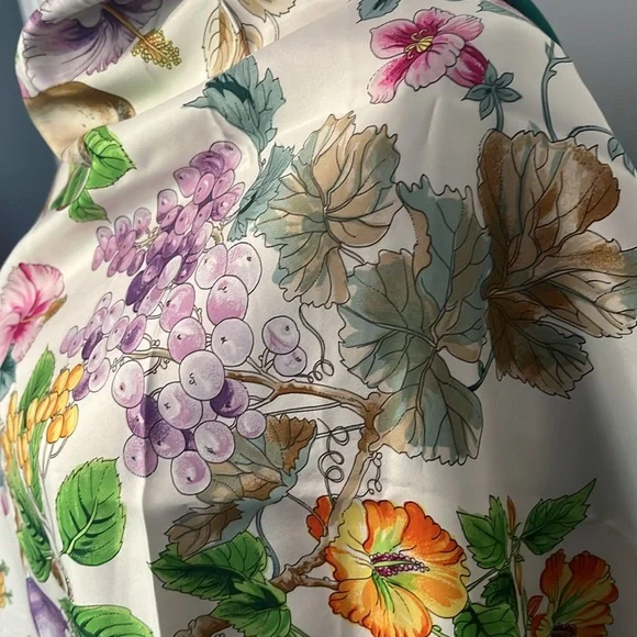 Gucci Blooms Silk Flora Garden Scarf - Picture 8 of 12